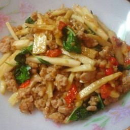 ข้าว+กะเพราหมูชิ้นใส่ยอดมะพร้าว