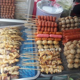 ตาอ้วนหมึกย่าง&ลูกชิ้นปิ้งน้ำจิ้มซีฟู้ดรสเด็ดเด้อ