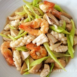ผัดพริกหยวกราดข้าว