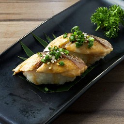 L1107.ข้าวปั้นหน้าชิเมะซาบะย่าง