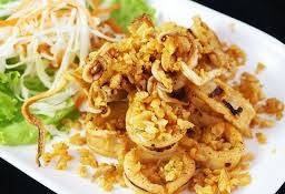 ปลาหมึกทอดกระเทียม