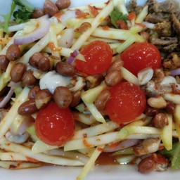 ยำมะม่วงไข่แดงเค็ม