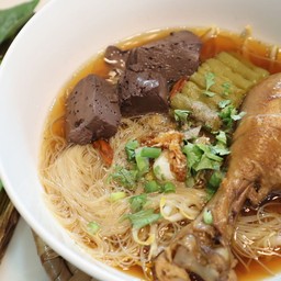 ก๋วยเตี๋ยวไก่ตุ๋นมะละ
