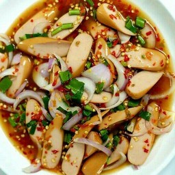 เกาเหลาใส้กรอกหนังไก่กรอบ