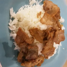 หมูน้ำปลาราดข้าว