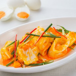 ปลาหมึกผัดไข่เค็ม