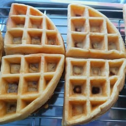 Favour Waffle ข้างโลตัสเอ็กซ์เพส สันคะยอม