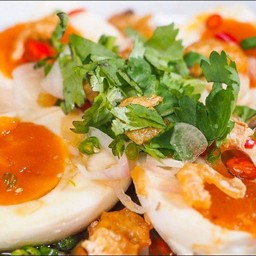 ยำไข่เค็ม