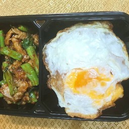 ผัดพริกแกงไก่