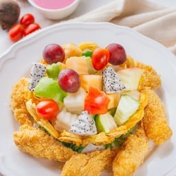 สลัดผลไม้กุ้งทอด