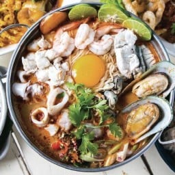 Zood Zood ก๋วยเตี๋ยว อาหารตามสั่ง