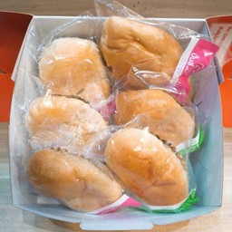 ขนมปังใส้หวานรวม ( 5 ชิ้น )