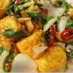 ผัดกะเพราเต้าหู้ไข่หมูสับ