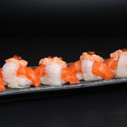 ซูชิครีบปลาตาเดียวพันแซลมอน