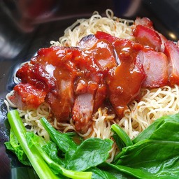 ข้าว บะหมี่ หมูแดงเนื้อนุ่ม