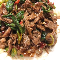 ข้าวกะเพราเนื้อ