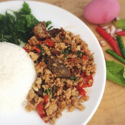 ข้าวไข่เยี่ยวม้ากะเพรากรอบ