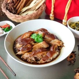 ขาหมูพะโล้ Size M