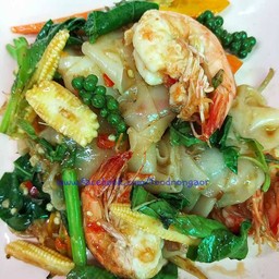 เส้นใหญ่ผัดขี้เมา