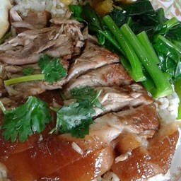ข้าวขาหมูเนื้อหนังธรรมดา