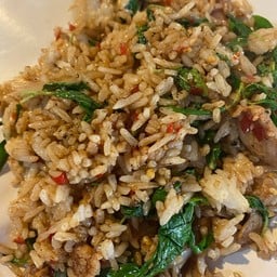 ผัดกระเพราข้าวคลุกหมู