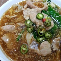 นายอ้วนราดหน้ายอดผัก(พิศาล) พิศาล