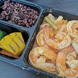 ข้าวดี ผักต้มคือชิ้นใหญ่และอร่อยมาก แกงส้มนี่จัดกุ้งไปเน้นๆแน่นกล่องและตัวใหญ่มา