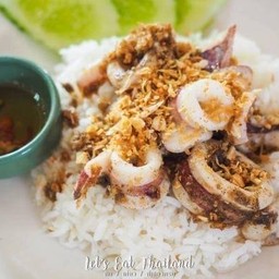 ข้าวปลาหมึกกระเทียม