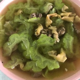 แกงจืดมะระเครื่องในไก่