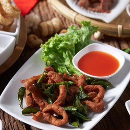 หมูแดดเดียวทอดใบมะกรูดกรอบ