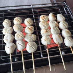 ลูกชิ้นหมูปิ้ง 2ไม้