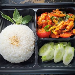 ข้าวราดผัดพริกแกง