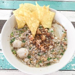 กินเฮงเจริญเตี๋ยวต้มยำบะช่อ