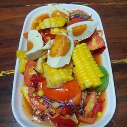 ส้มตำข้าวโพด-ไข่เค็ม