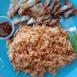 ข้าวคลุกน้ำพริกหมูทอด