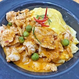 ข้าวพะแนงไก่ไข่ข้น