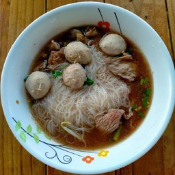 ก๋วยเตี๋ยวน้ำตกลูกชิ้นอย่างเดียว