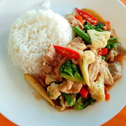 ข้าวผัดผักรวมหมู