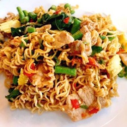 ผัดมาม่าขี้เมาหมู