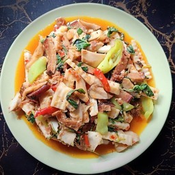 ผัดเผ็ดยอดมะพร้าว