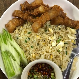 ข้าวผัดไข่ + สามชั้นทอดน้ำปลา(น้ำจิ่มแจ่ว)