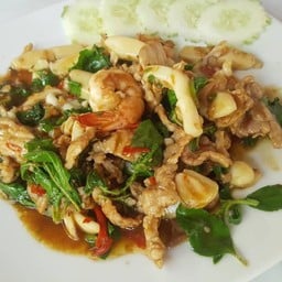 ข้าวกระเพรารวมมิตร