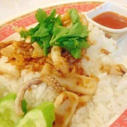 ข้าวปลาหมึกกระเทียม