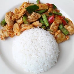ข้าวผัดพริกแกงไก่