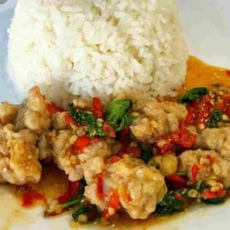 ข้าวกระเพราหมูเด้ง