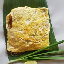 ผัดไทยเส้นจันท์ห่อไข่