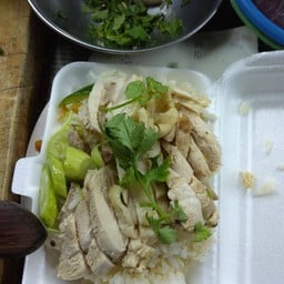 ข้าวมันไก่เจ้หน่อย