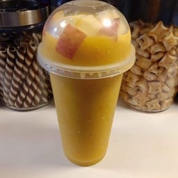 แอปเปิ้ลแดงปั่นแก้วยีราฟ