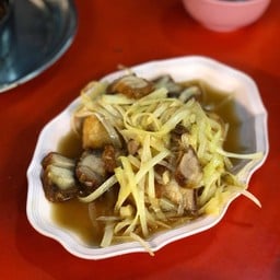 กุยช่ายขาวเต้าหู้หมูกรอบ