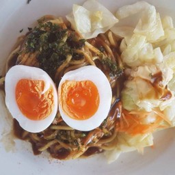 ยากิโซบะไข่เป็ดต้มยางมะตูม